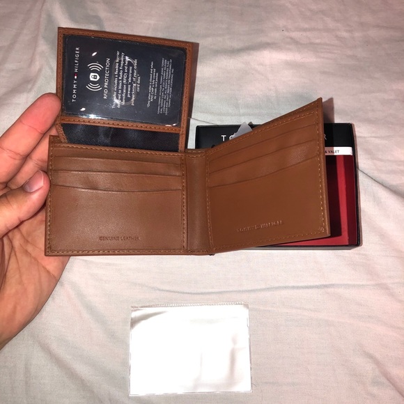 New With Tags Men's Tommy Hilfiger Tan Leather Wallet - Picture 5 of 6